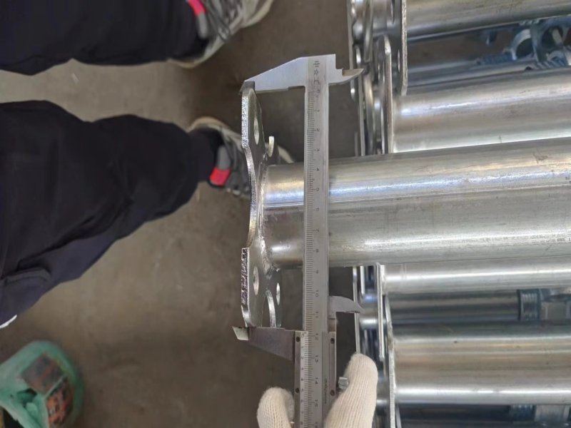 Inspeção de remessa de andaime acabada (tamanho, aparência, rolamento de carga, etc.)