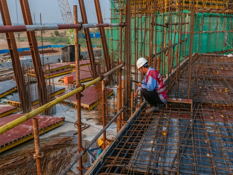 Aplicação de andaimes em obras de restauração e manutenção