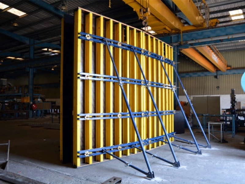 Aplicação de andaimes em túneis